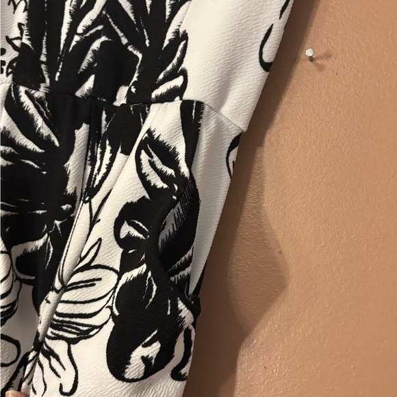 UK2LA Floral Pattern Sweetheart Neckline Jumpsuit SZ Sm - Picture 5 of 12
